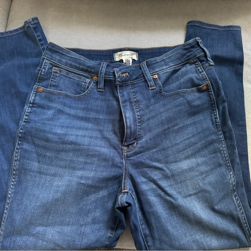 Curvy High-Rise Skinny Jeans in Danny Wash: TENCEL™ Denim Edition